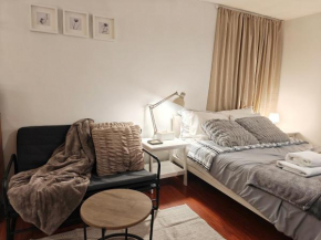 Cozy Commercial Oasis - Private Entrance Studio